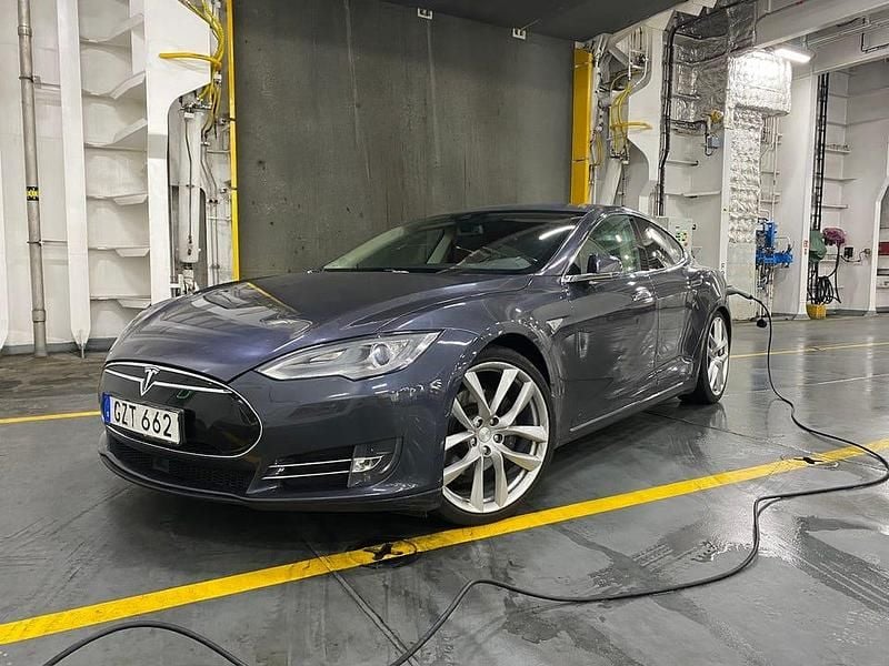 Begagnad Tesla Model S 311 kW (423 HK) 2015 Halvkombi