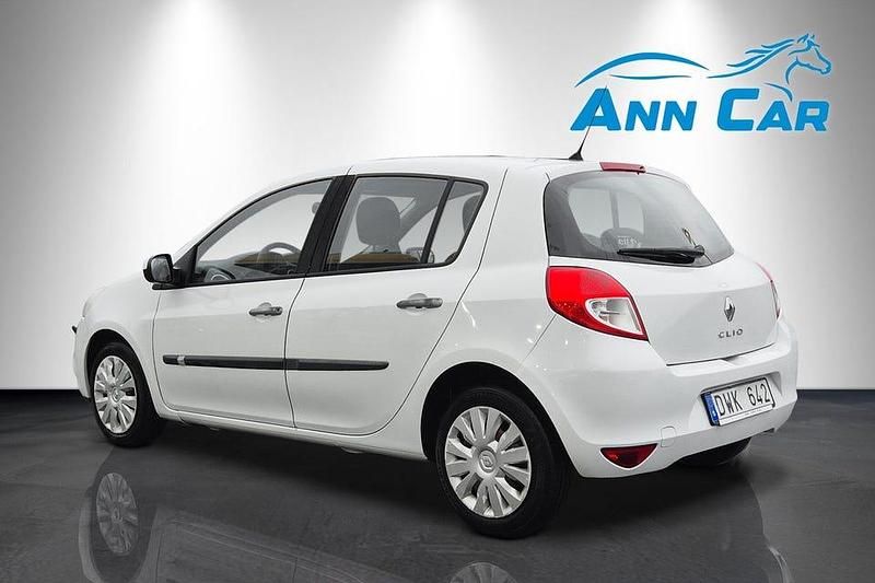 Begagnad Renault Clio R.S. 75 HK (55 kW) 2010 Silver Halvkombi