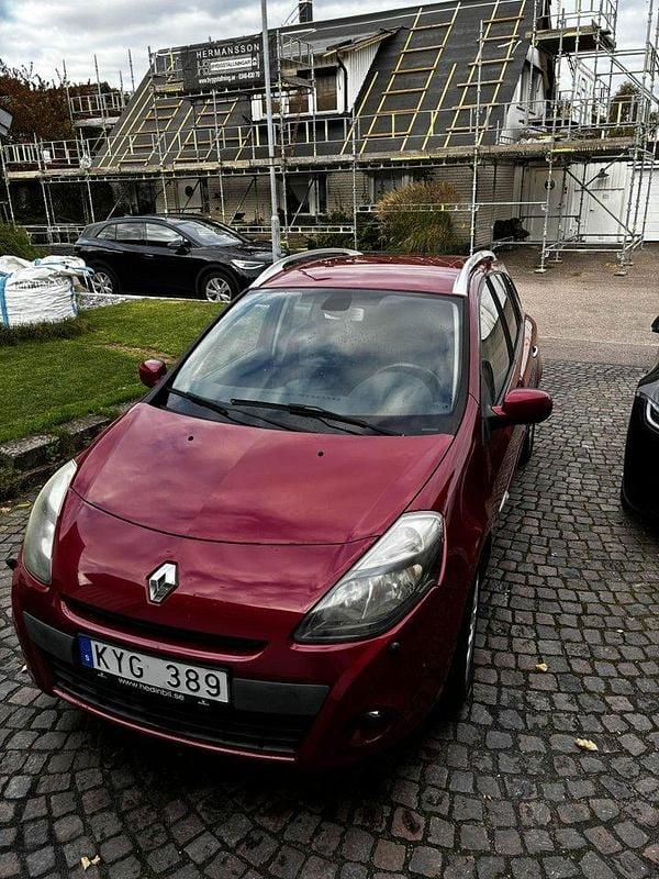 Röd Begagnad 2010 Renault Clio GrandTour Kombi | 35 000 kr (Bra pris) - Bild 1/4