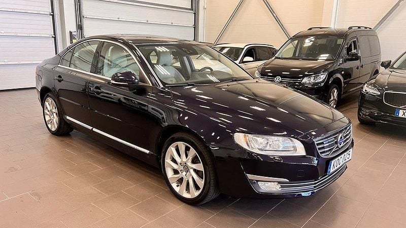 Mörkblå (blåmetallic) Begagnad 2014 Volvo S80 Summum Sedan | 157 900 kr (Lite dyr) - Bild 1/4