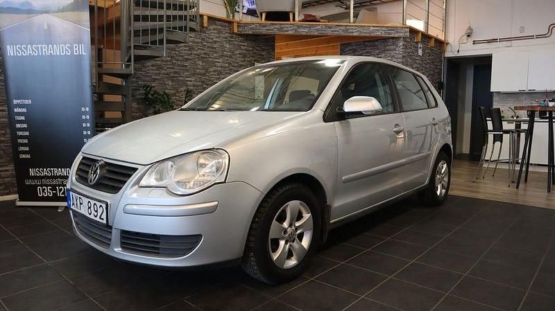 Silver Begagnad 2007 VW Polo Halvkombi | 27 900 kr (Marknadspris) - Bild 1/4