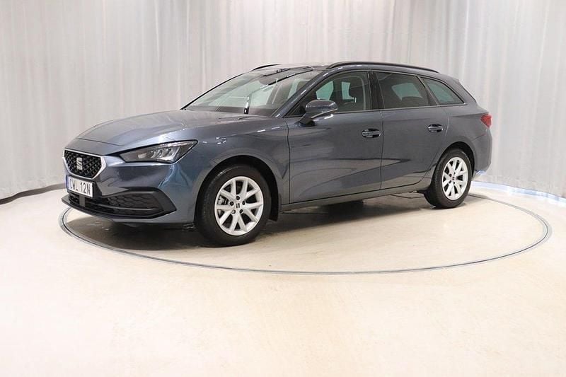 Grå Begagnad 2024 Seat Leon Kombi | 224 900 kr (Marknadspris) - Bild 1/4