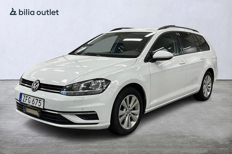 Vit Begagnad 2018 VW Golf VII Kombi | 144 900 kr (Marknadspris) - Bild 1/3