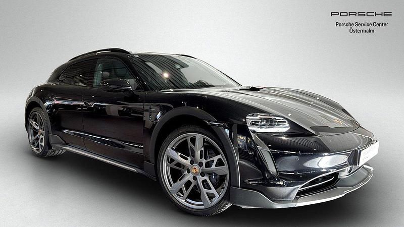 Svart (jet black metallic) Begagnad 2023 Porsche Taycan Cross Turismo Sedan | 855 000 kr (Lite dyr) - Bild 1/4