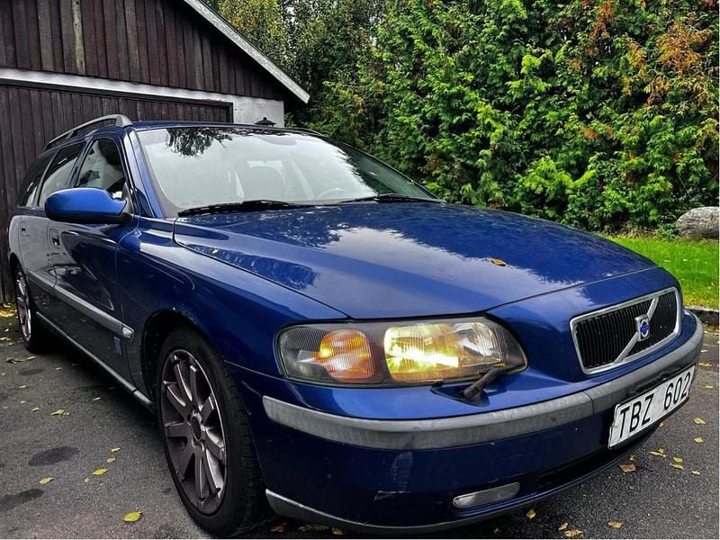 Blå Begagnad 2002 Volvo V70 Ocean Race Kombi | 25 000 kr (Marknadspris) - Bild 1/3