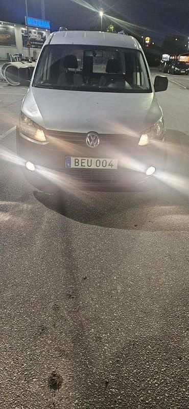 Silver Begagnad 2014 VW Caddy Maxi Minibuss | 49 500 kr (Superpris) - Bild 1/4