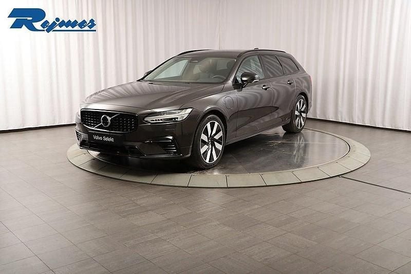 Grå Begagnad 2024 Volvo V90 Plus Kombi | 479 900 kr (Marknadspris) - Bild 1/4