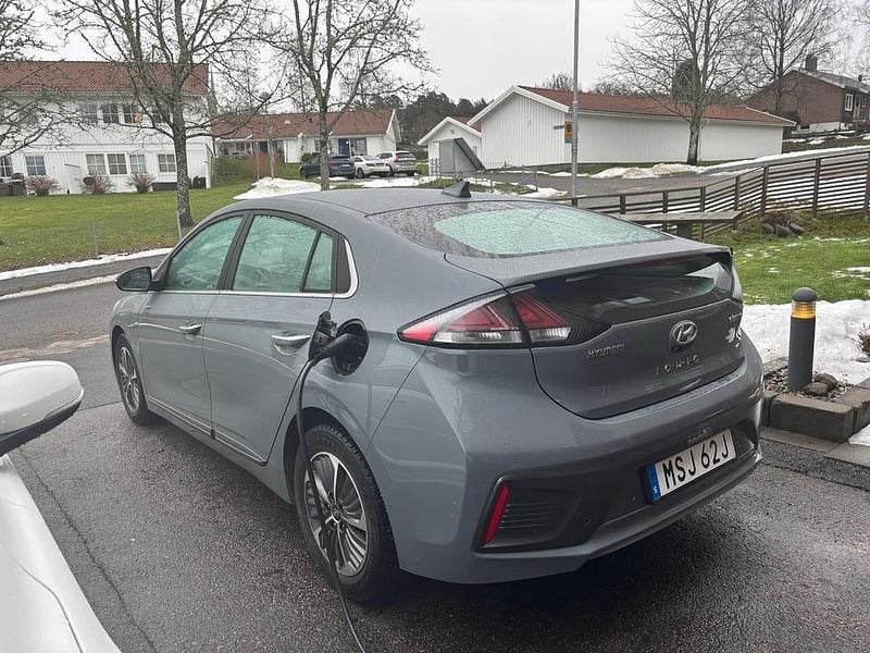 Begagnad Hyundai Ioniq 100 kW (136 HK) 2020 Halvkombi