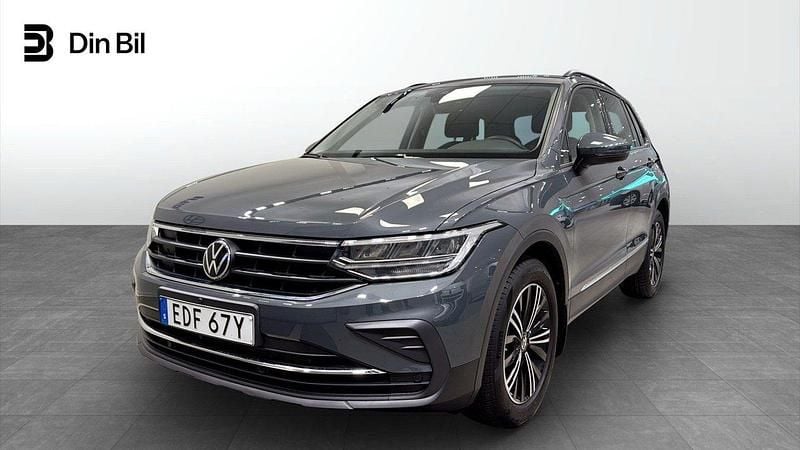 Grå Begagnad 2022 VW Tiguan Life SUV | 304 900 kr (Bra pris) - Bild 1/4