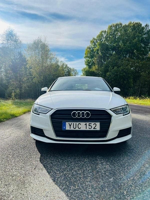 Vit Begagnad 2019 Audi A3 Sportback Proline Halvkombi | 190 000 kr (Bra pris) - Bild 1/4