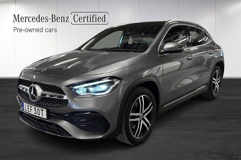 Mörkgrå Begagnad 2020 Mercedes GLA250 AMG SUV | 379 000 kr - Bild 1/4