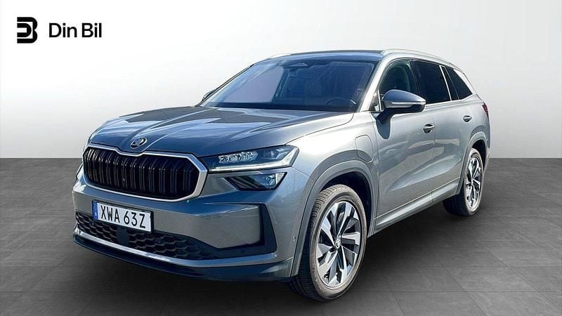 Grå Begagnad 2024 Skoda Kodiaq Selection SUV | 489 900 kr (Dyr) - Bild 1/4