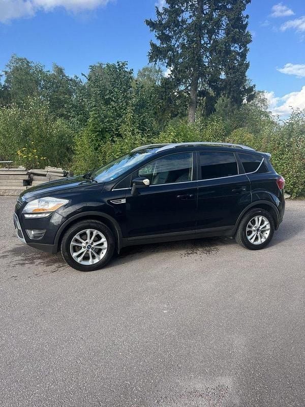 Svart Begagnad 2013 Ford Kuga Titanium SUV | 75 000 kr (Superpris) - Bild 1/4