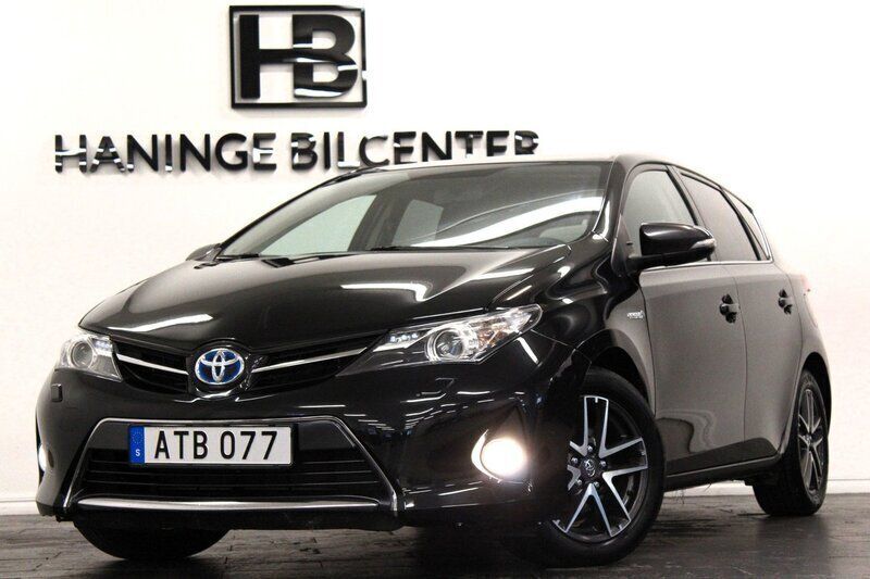 Svart Begagnad 2015 Toyota Auris Hybrid Edition Halvkombi | 134 900 kr (Marknadspris) - Bild 1/4