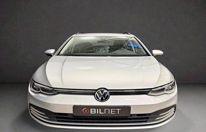 Begagnad VW Golf VIII 131 HK (96 kW) 2023 Silver