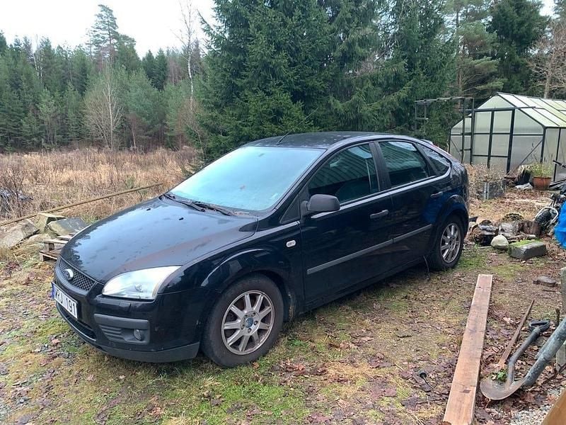 Begagnad 2005 Ford Focus Halvkombi | 10 000 kr (Superpris) - Bild 1/4