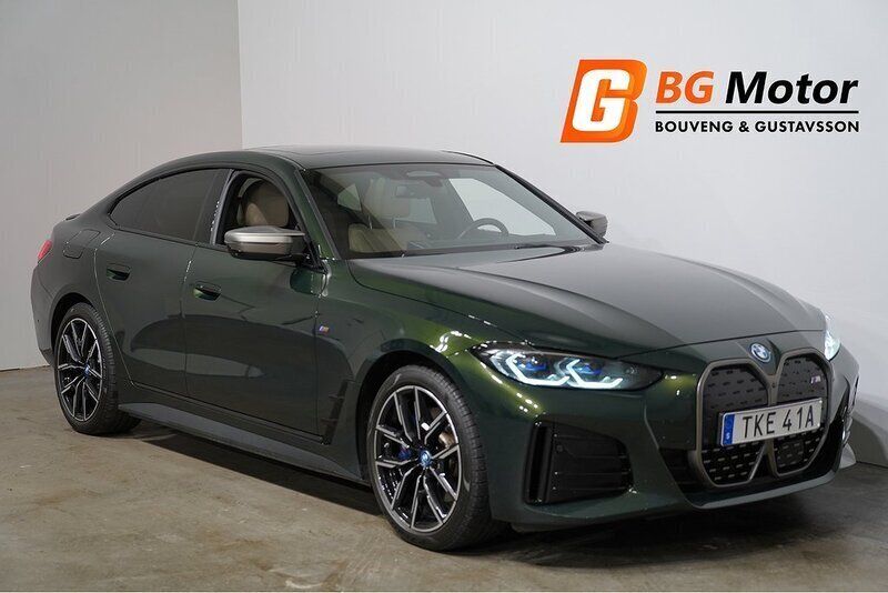 Grön Begagnad 2023 BMW i4 M Sport Sedan | 484 900 kr (Marknadspris) - Bild 1/4