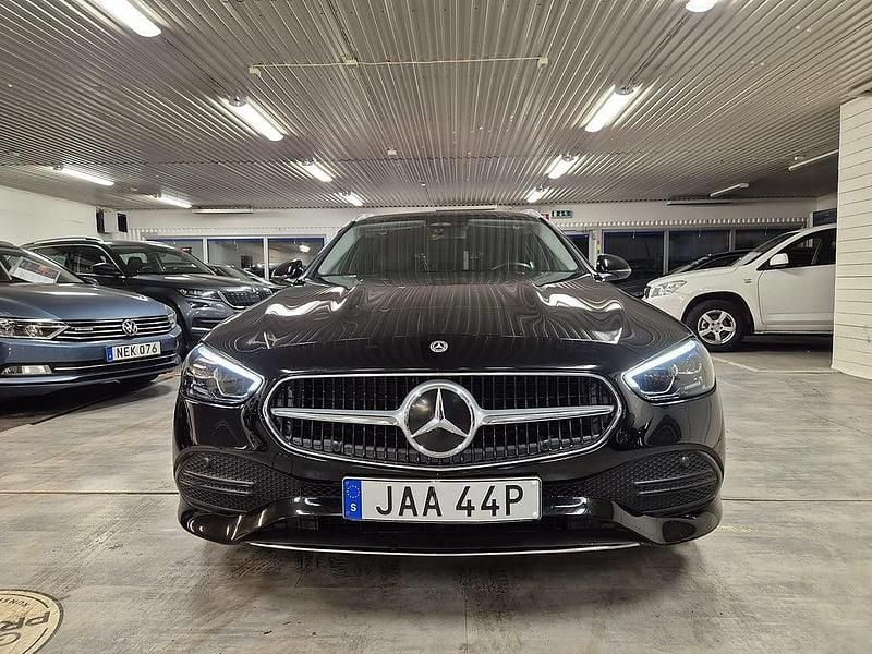 Begagnad Mercedes C300e Avantgarde 204 HK (150 kW) 2022 Svart Kombi