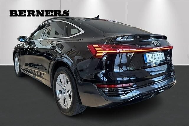 Begagnad Audi Q8 Sportback e-tron Proline 250 kW (340 HK) 2023 Mytsvart metallic SUV