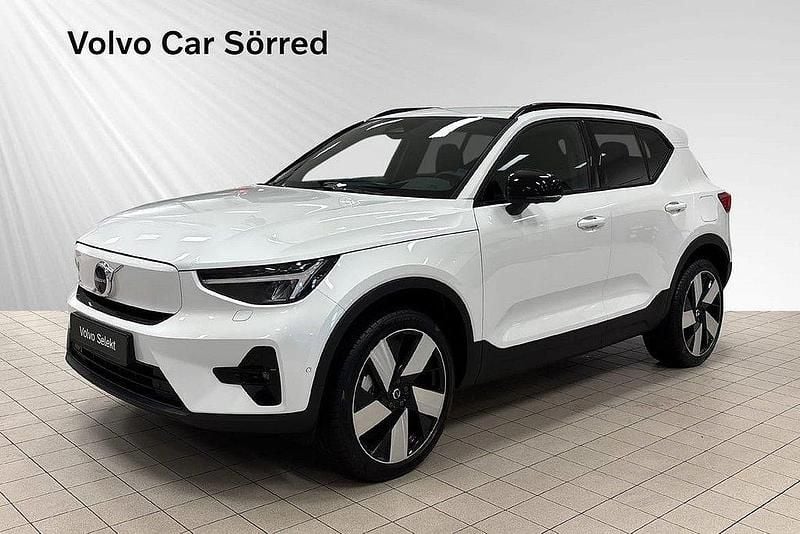 Vit Begagnad 2025 Volvo EX40 Single Motor Extended Range SUV | 509 000 kr (Superpris) - Bild 1/3
