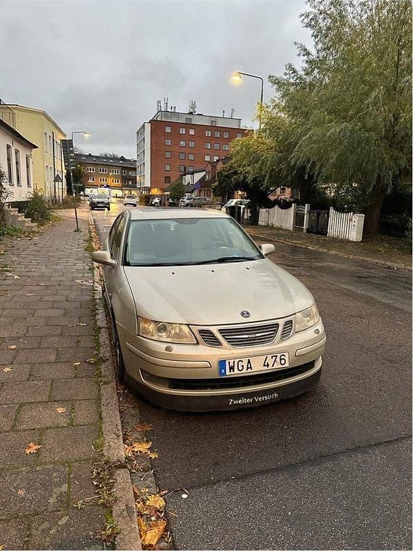 Silver Begagnad 2005 Saab 9-3 Aero Sedan | 25 000 kr (Superpris) - Bild 1/3