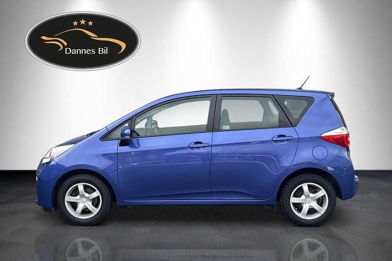 Blå Begagnad 2011 Toyota Verso-S Minibuss | 89 000 kr (Superpris) - Bild 1/4