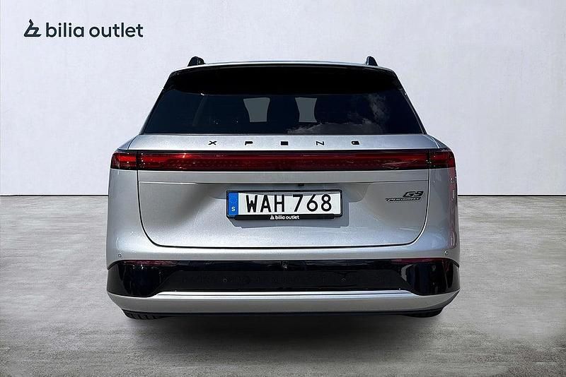 Begagnad XPENG G9 405 kW (551 HK) 2023 Silver SUV