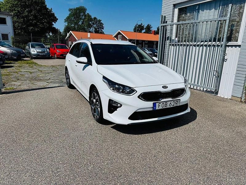Vit Begagnad 2018 Kia Ceed Sportswagon Kombi | 159 900 kr (Marknadspris) - Bild 1/4