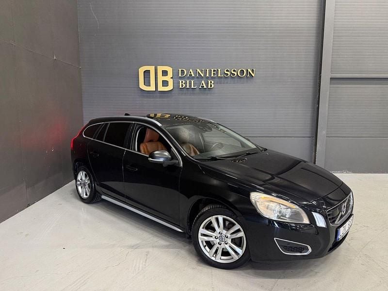 Svart Begagnad 2012 Volvo V60 Summum Kombi | 69 800 kr (Superpris) - Bild 1/4
