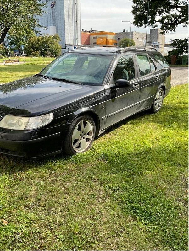 Svart Begagnad 2003 Saab 9-5 Linear Kombi | 13 000 kr (Marknadspris) - Bild 1/4