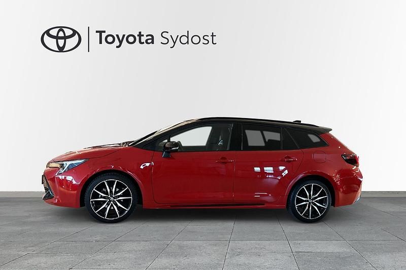 Begagnad Toyota Corolla Sport 141 HK (103 kW) 2023 Röd Kombi
