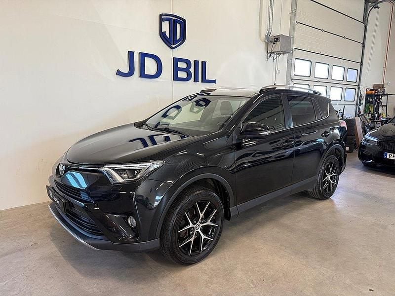 Svart Begagnad 2016 Toyota RAV4 Active SUV | 209 800 kr (Marknadspris) - Bild 1/4