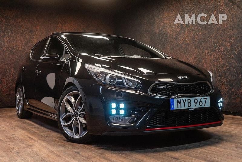 Svart Begagnad 2016 Kia Ceed GT 2 Halvkombi | 139 500 kr (Marknadspris) - Bild 1/4