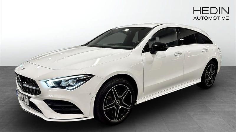 Vit Begagnad 2023 Mercedes CLA250 Shooting Brake AMG Kombi | 359 900 kr - Bild 1/4