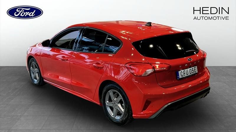 Begagnad Ford Focus ST-Line 125 HK (91 kW) 2021 Röd Halvkombi