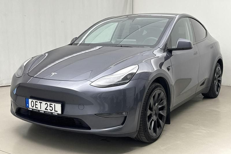 Grå Begagnad 2021 Tesla Model Y SUV | 315 000 kr (Marknadspris) - Bild 1/4