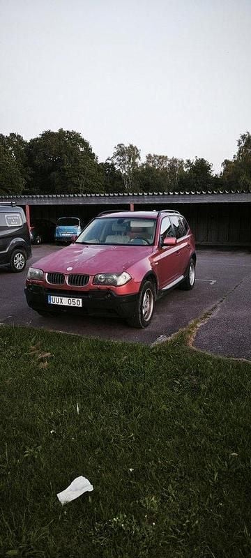 Röd Begagnad 2004 BMW X3 SUV | 25 000 kr (Superpris) - Bild 1/4