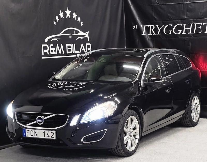 Svart Begagnad 2010 Volvo V60 Summum Kombi | 109 800 kr (Marknadspris) - Bild 1/4