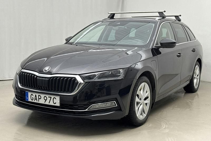 Svart Begagnad 2021 Skoda Octavia Business Line Kombi | 219 000 kr (Marknadspris) - Bild 1/4