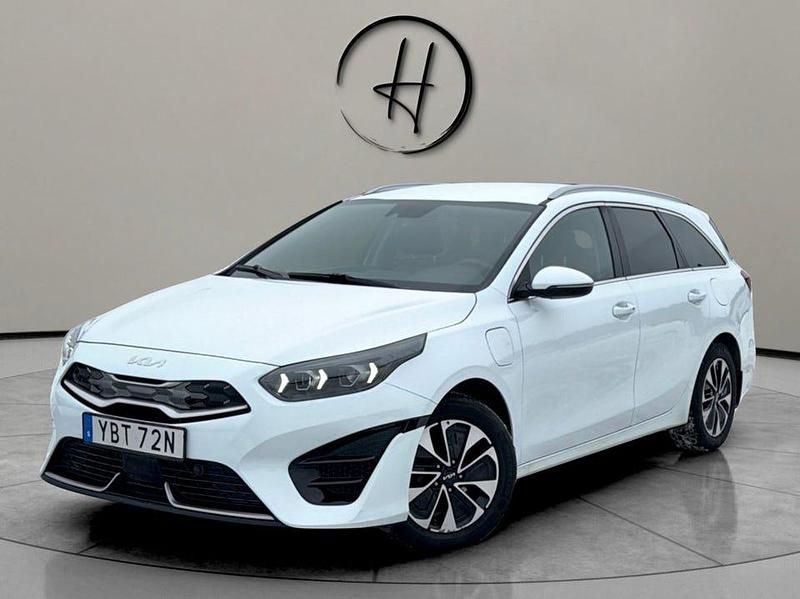 Begagnad Kia Ceed Sportswagon Advance 141 HK (103 kW) 2022 Vit Kombi
