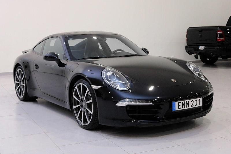 Svart Begagnad 2012 Porsche 911 Carrera S Sport Sportkupé | 699 900 kr (Marknadspris) - Bild 1/4