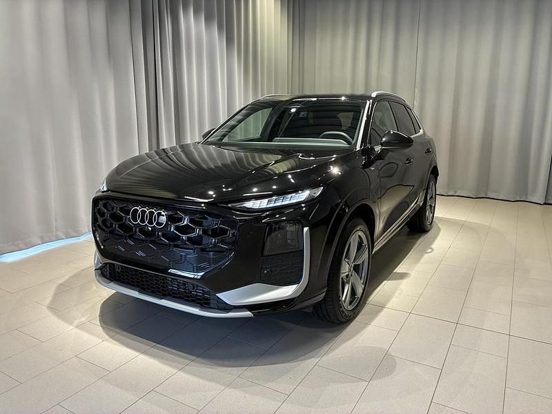 Svart Ny 2026 Audi Q3 S-Line SUV | 559 500 kr - Bild 1/4