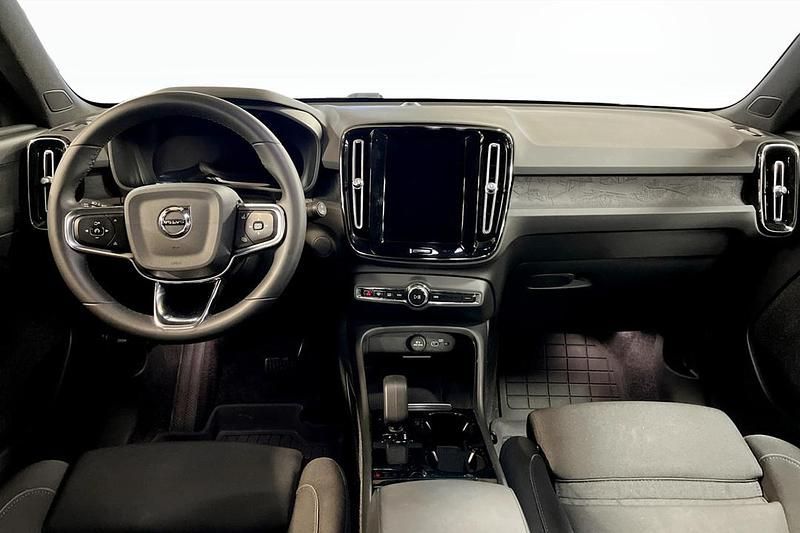 Begagnad Volvo XC40 Single Motor 175 kW (238 HK) 2023 Svart SUV