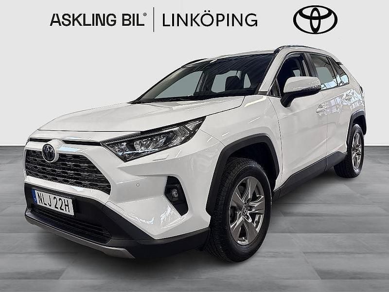 Vit Begagnad 2022 Toyota RAV4 Hybrid Active SUV | 339 000 kr (Superpris) - Bild 1/3