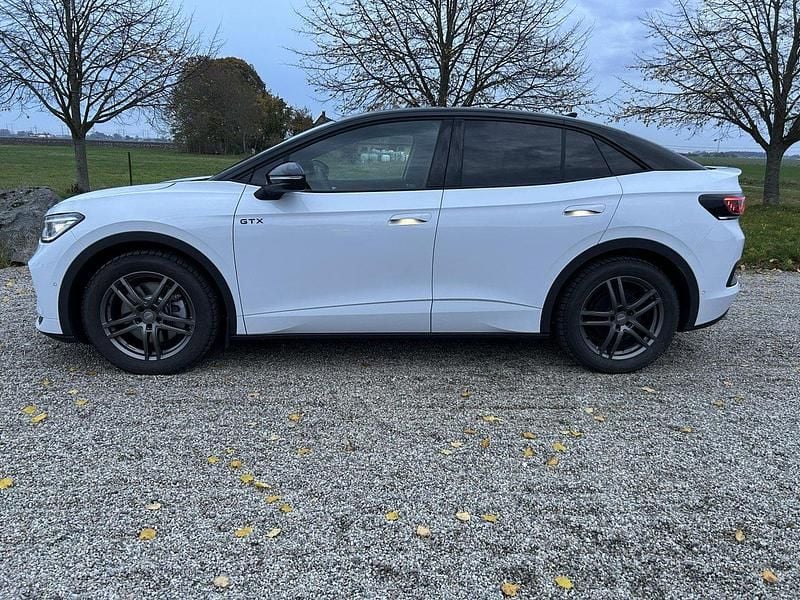 Vit Begagnad 2023 VW ID.5 GTX SUV | 399 000 kr (Superpris) - Bild 1/4