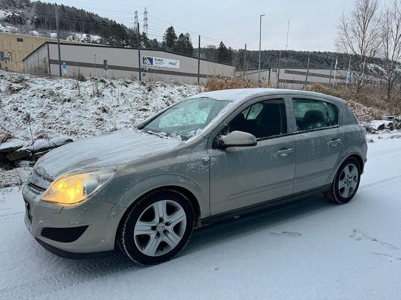 Begagnad 2009 Opel Astra Halvkombi | 23 900 kr - Bild 1/4