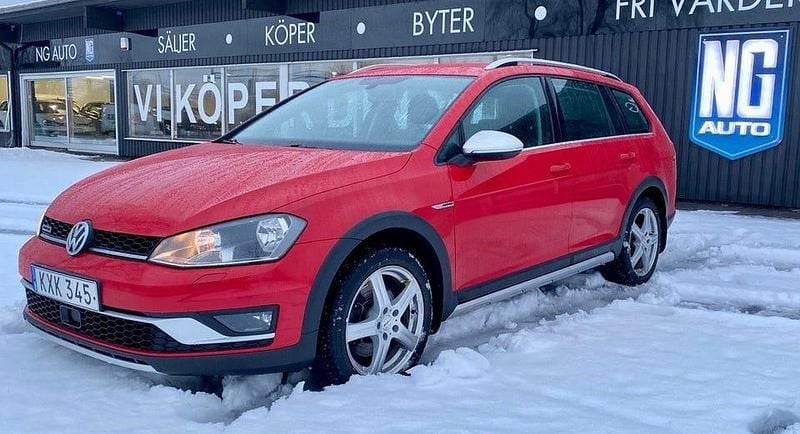Röd Begagnad 2016 VW Golf Alltrack Kombi | 124 900 kr (Superpris) - Bild 1/4