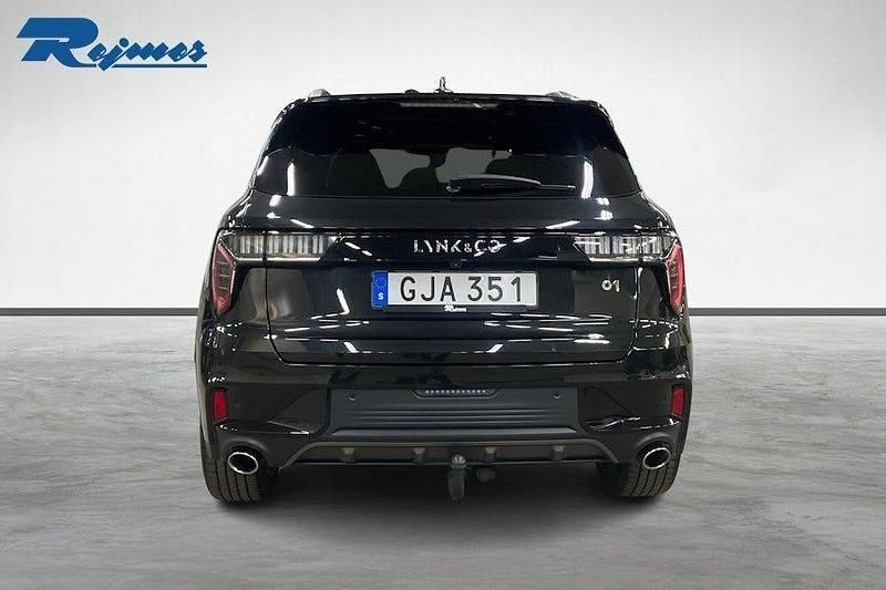 Begagnad Lynk & Co 01 180 HK (132 kW) 2023 Svart metallic SUV
