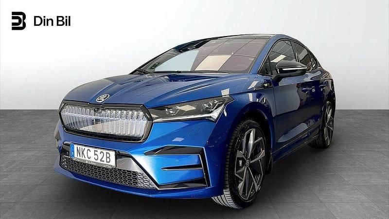 Blå Begagnad 2022 Skoda Enyaq iV RS SUV | 459 000 kr (Marknadspris) - Bild 1/4