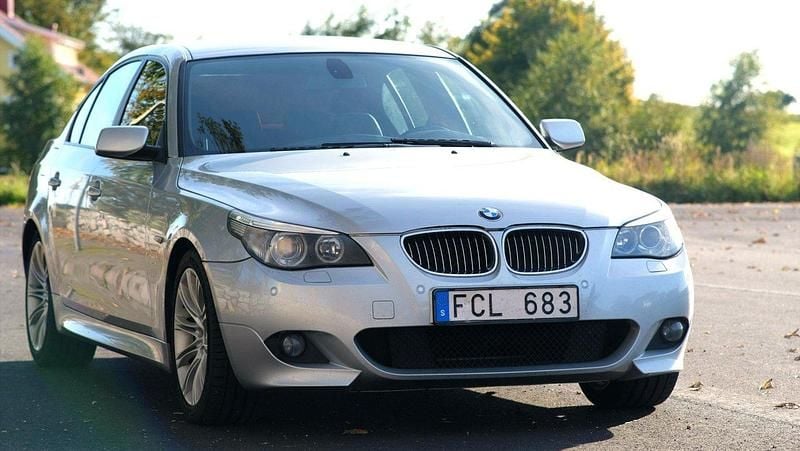 Grå Begagnad 2006 BMW 530 M Sport Sedan | 115 000 kr (Dyr) - Bild 1/4